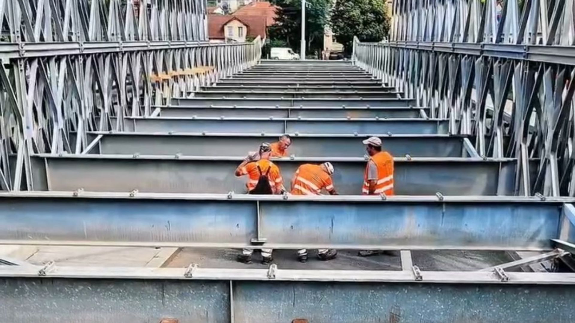 Podul provizoriu de la Garibaldi prinde contur! Lucrările avansează, dar circulația va fi deschisă doar după finalizarea tuturor etapelor de siguranță