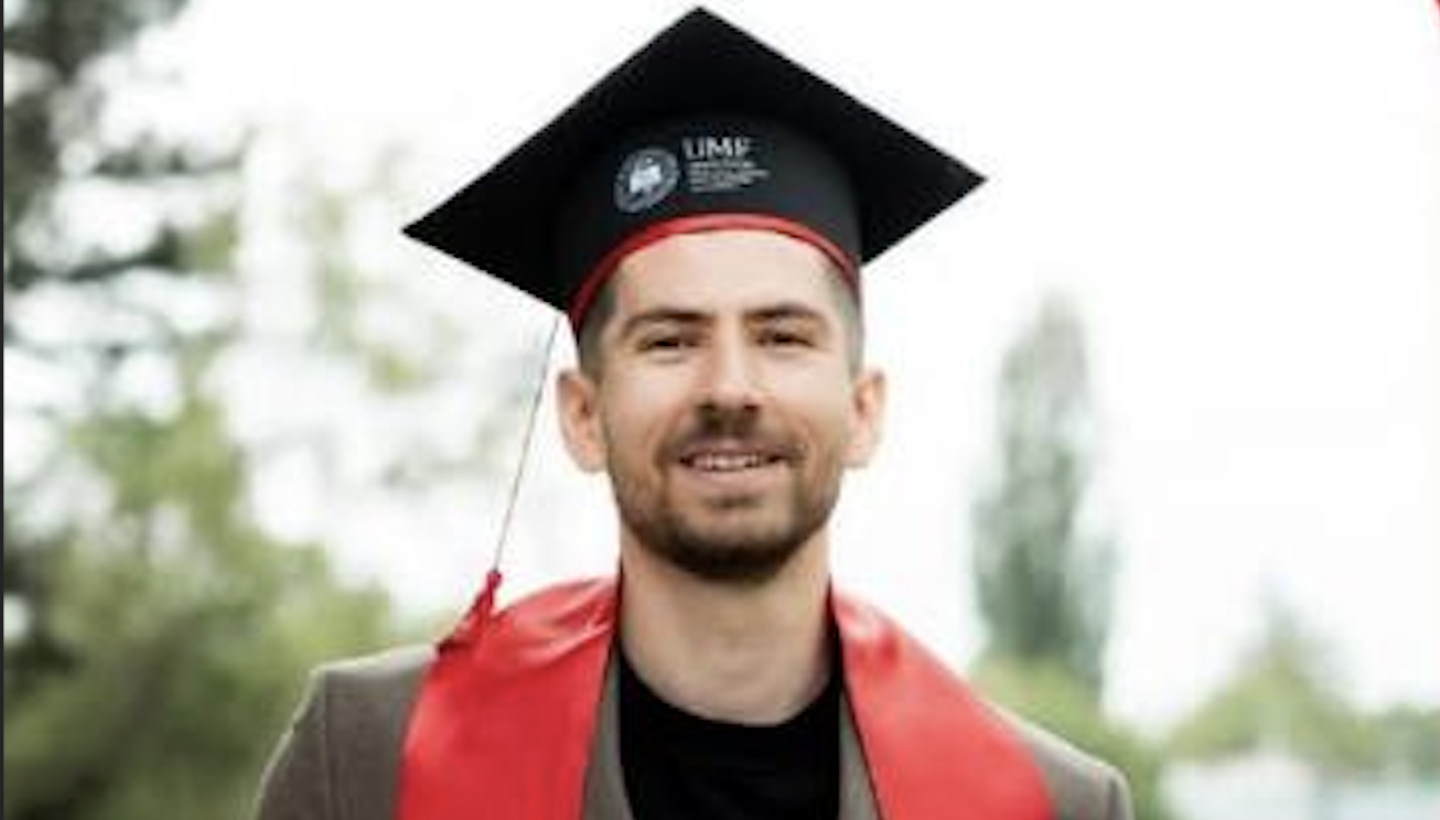 Poveste de senzație a șefului de promoție la UMF Cluj: Olimpicul de la Biologie din Arad a terminat facultatea pe primul loc! Ce plan de viitor are