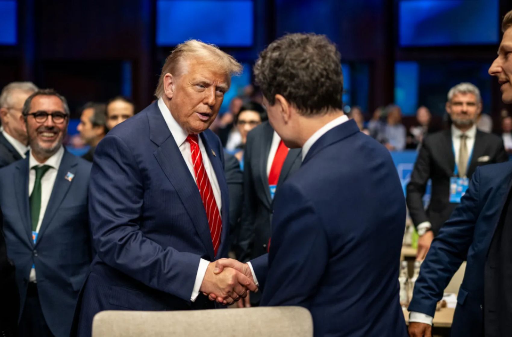 Președintele Nicușor Dan, odă pentru SUA într-un editorial semnat în publicația MAGA Newsmax: „Dumnezeu să binecuvânteze America!”