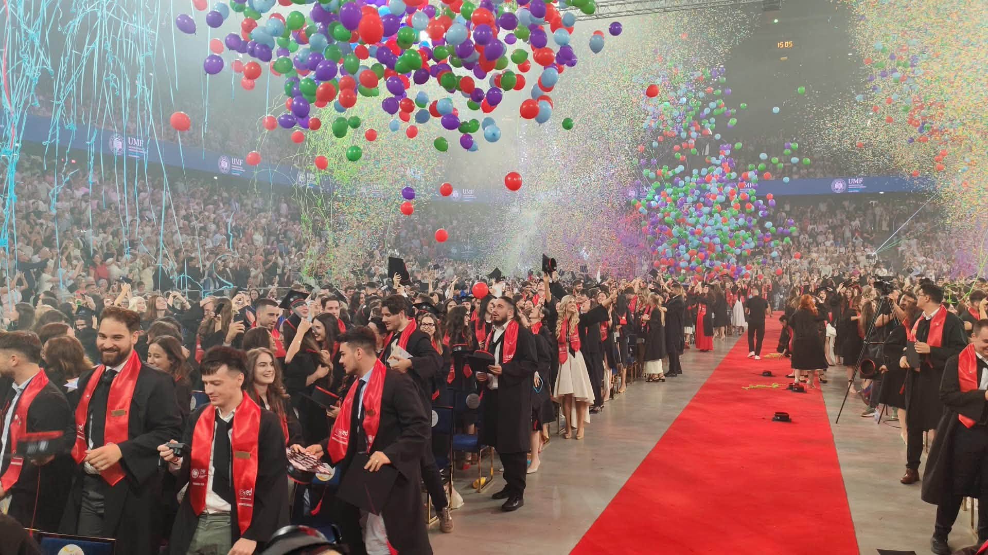 Rectorul UMF Cluj, Anca Buzoianu, mesaj emoționant pentru absolvenții promoției 2026: „Studenții noștri parcurg un drum greu și plin de sacrificii”
