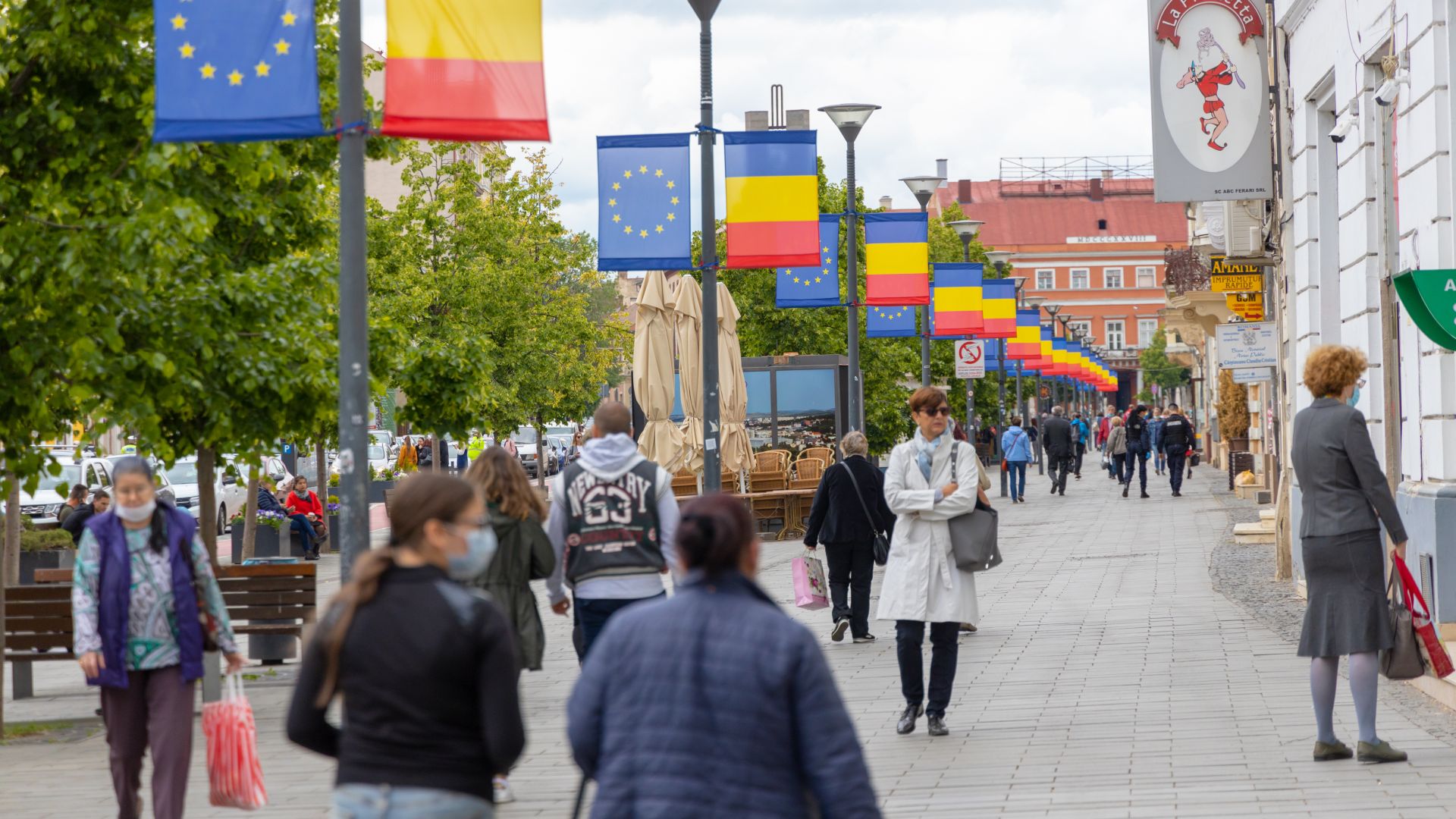 România riscă un „dezastru” în doar câteva săptămâni dacă ajunge la „junk”. Avertismentul unui economist faimos: „Am intra clar într-un colaps financiar”
