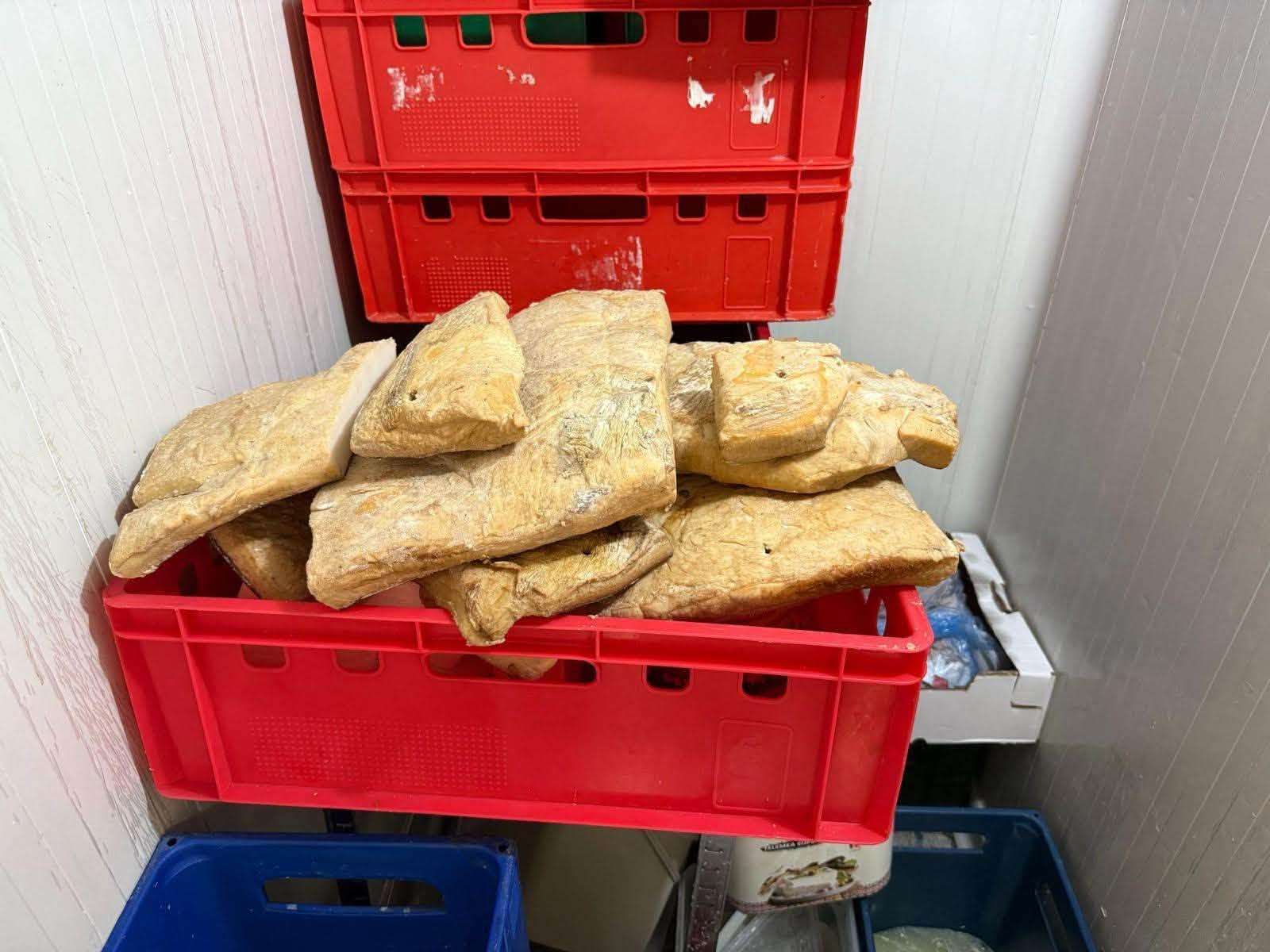Șoc la controalele ANPC: peste 260 de amenzi și produse oprite de la vânzare, după ce comercianții au mințit clienții despre originea cărnii