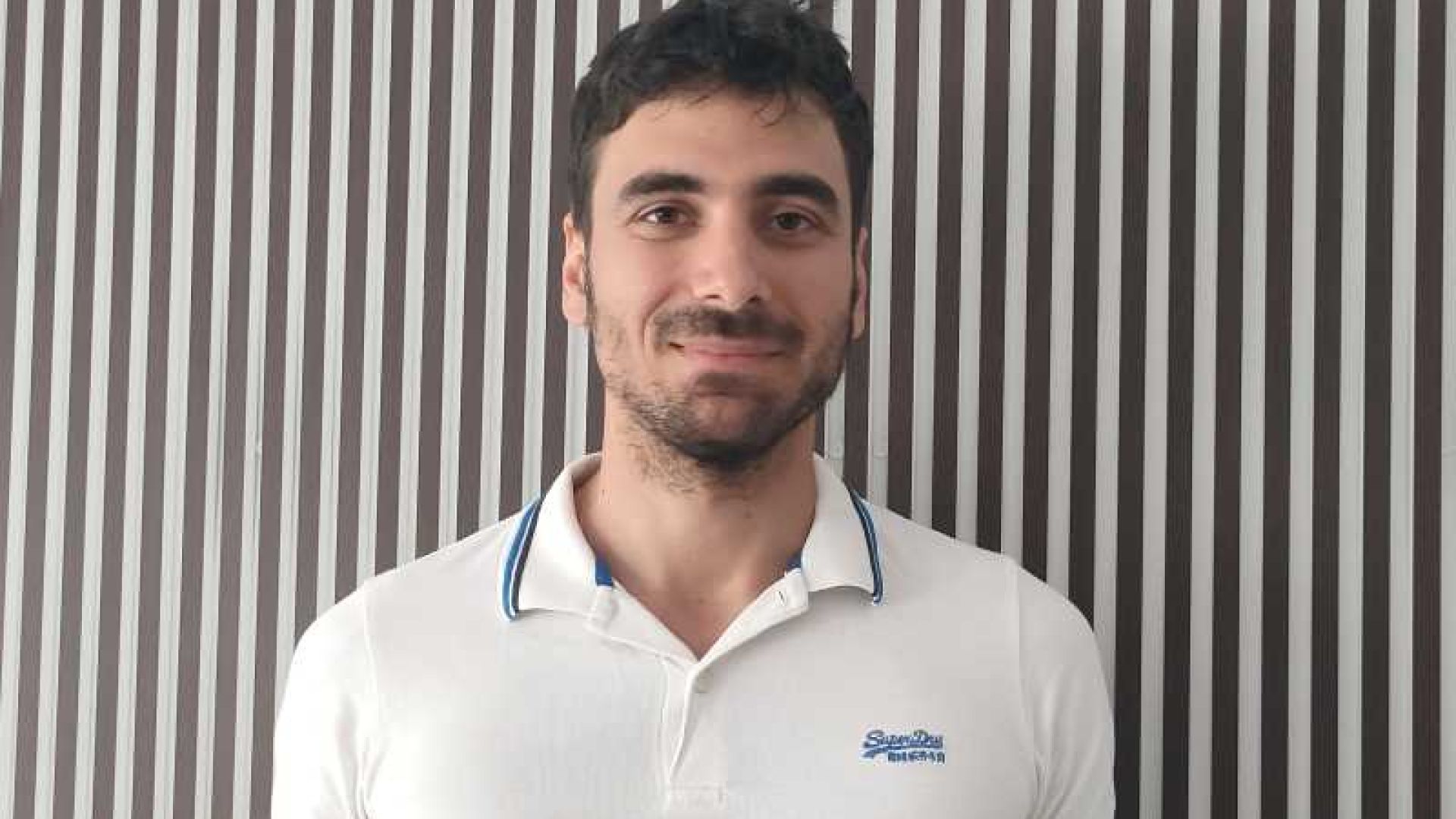 A făcut medicina pentru a salva copii, dar a ajuns muncitor necalificat pe șantier! Povestea medicului care nu poate profesa în spital după ani de studii