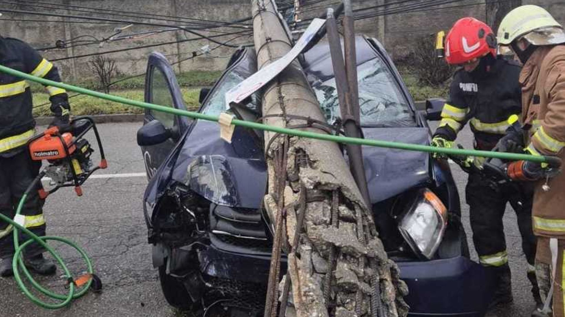 Accident grav pe DN1F, între Cluj-Napoca și Zalău! Un stâlp de curent a căzut pe șosea, iar traficul este blocat pe ambele sensuri