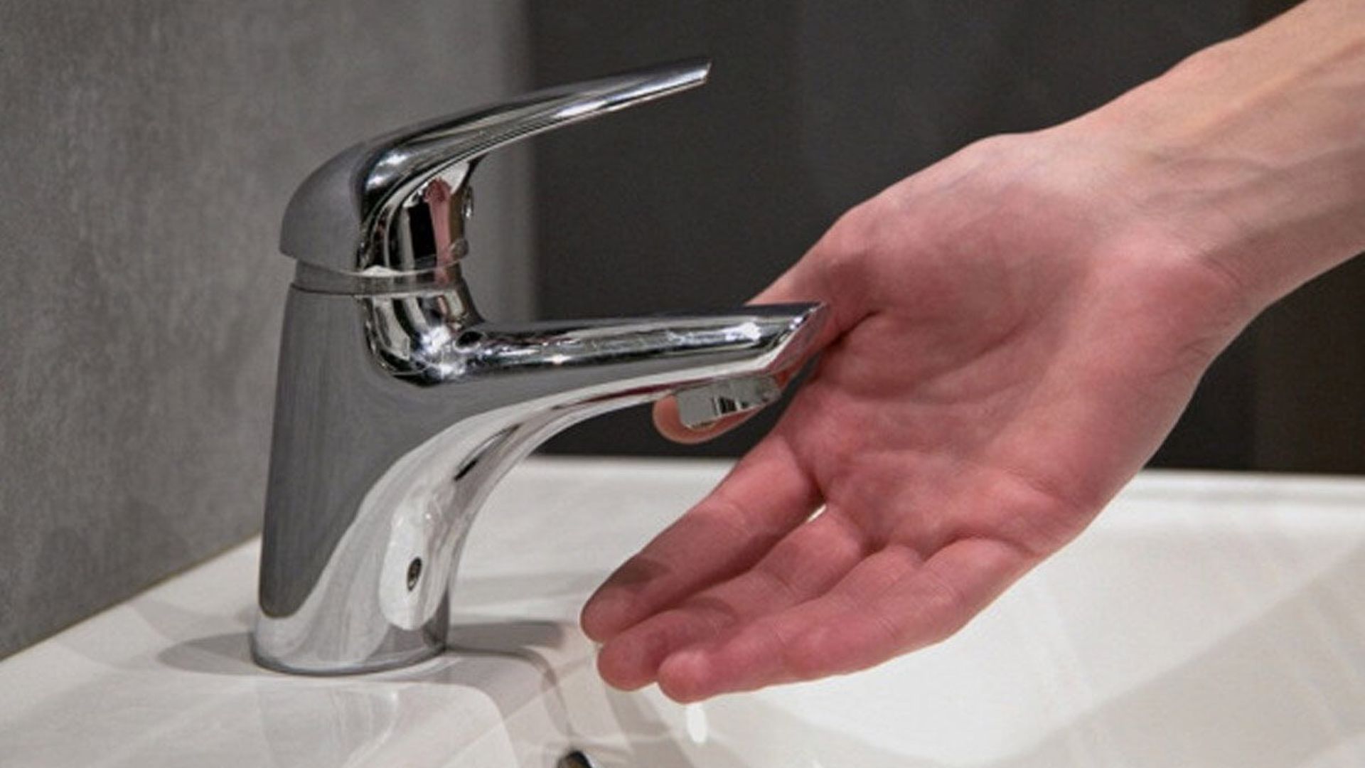 ALERTĂ în Cluj-Napoca! Mai multe străzi rămân fără apă potabilă în urma unor avarii. Când ar urma să fie reluată furnizarea