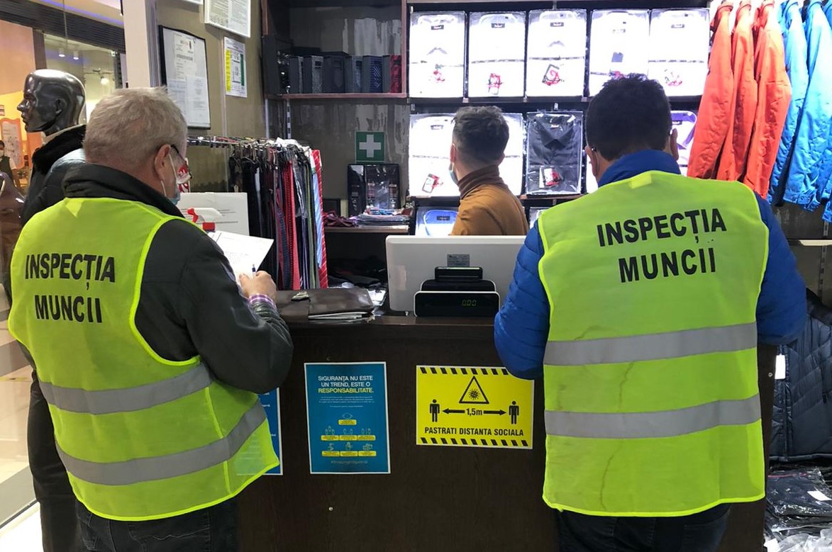 Amenzi uriașe date de inspectorii de muncă: 6,4 milioane de lei în doar cinci zile! Aproape 200 de oameni, prinși muncind fără contract la angajator
