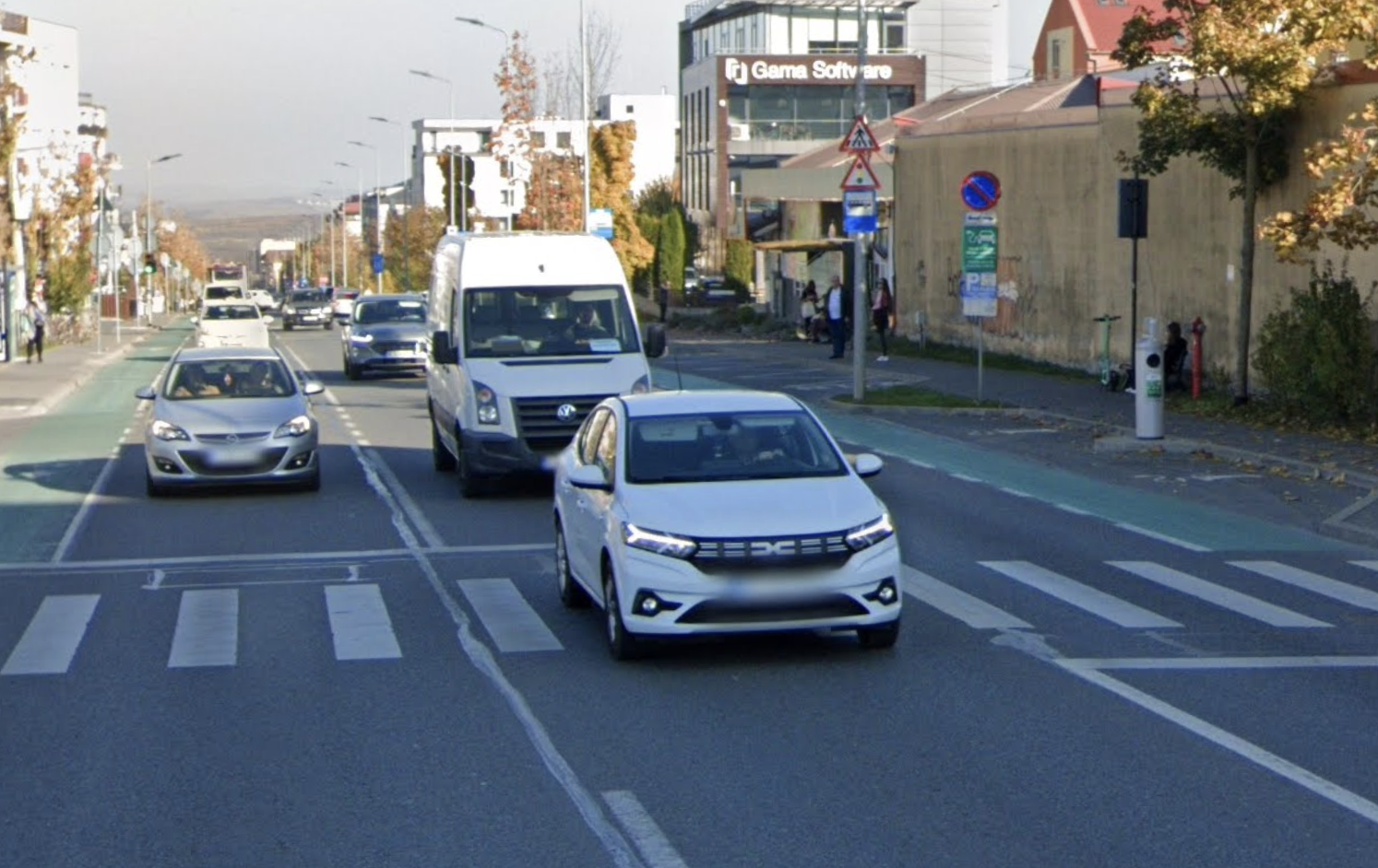 Clujeancă la un pas de tragedie pe o stradă din Cluj-Napoca: A traversat pe verde, dar trei mașini nu au oprit. „Există un risc real să fii călcat”