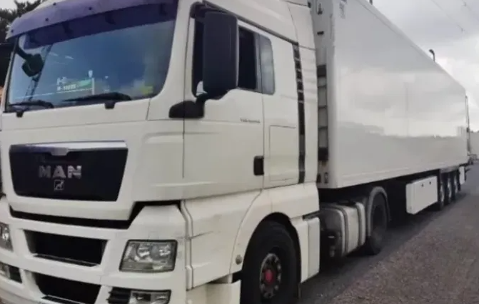 Locuitorii din zona Oașului, Cluj-Napoca, au ajuns la capătul puterilor din cauza TIR-urilor: „Se scutură din toate încheieturile”