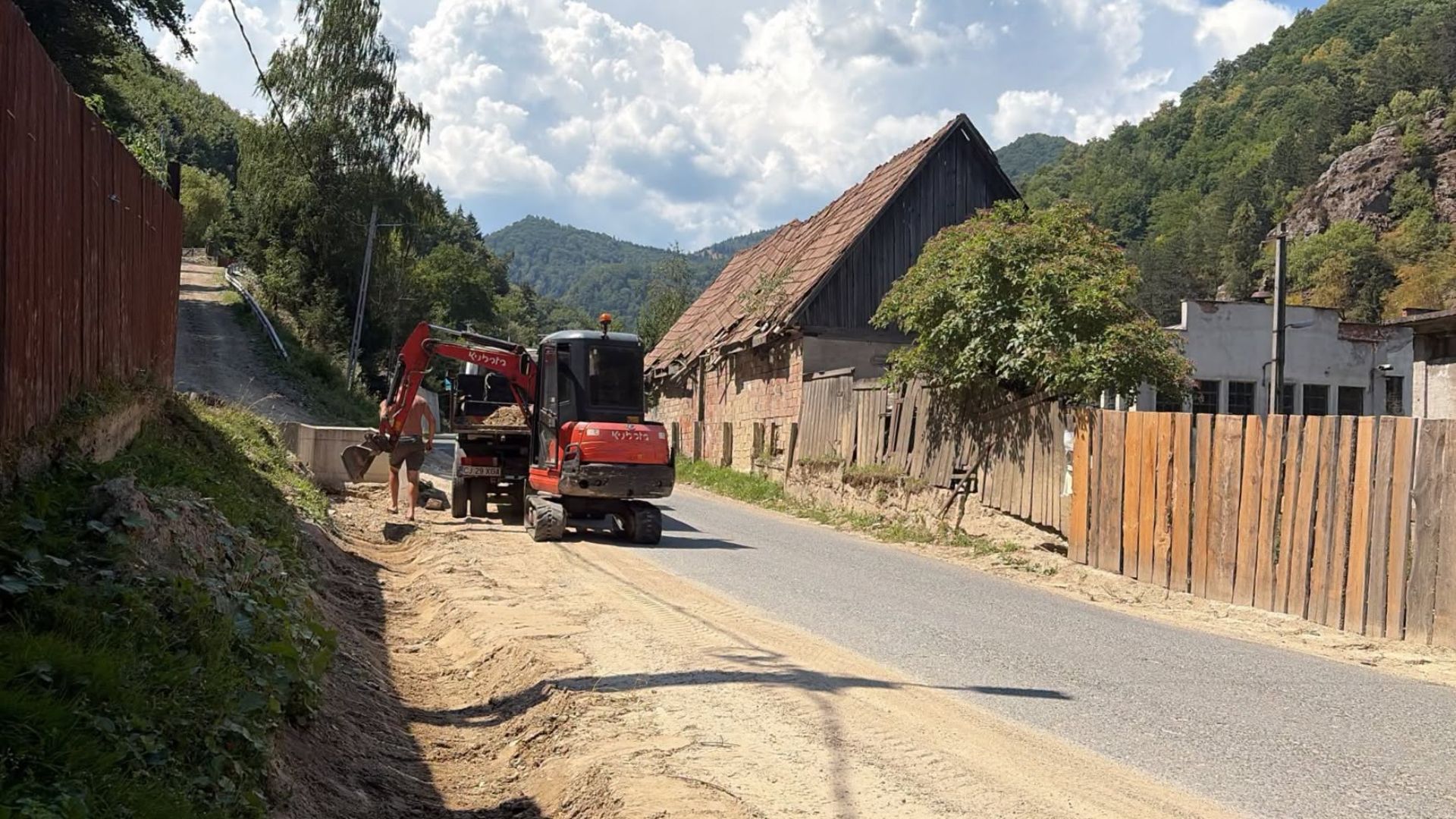 Lucrări importante pe un drum din zona montană a Clujului! Peste 4 kilometri de șosea, verificați și întreținuți de Consiliul Județean