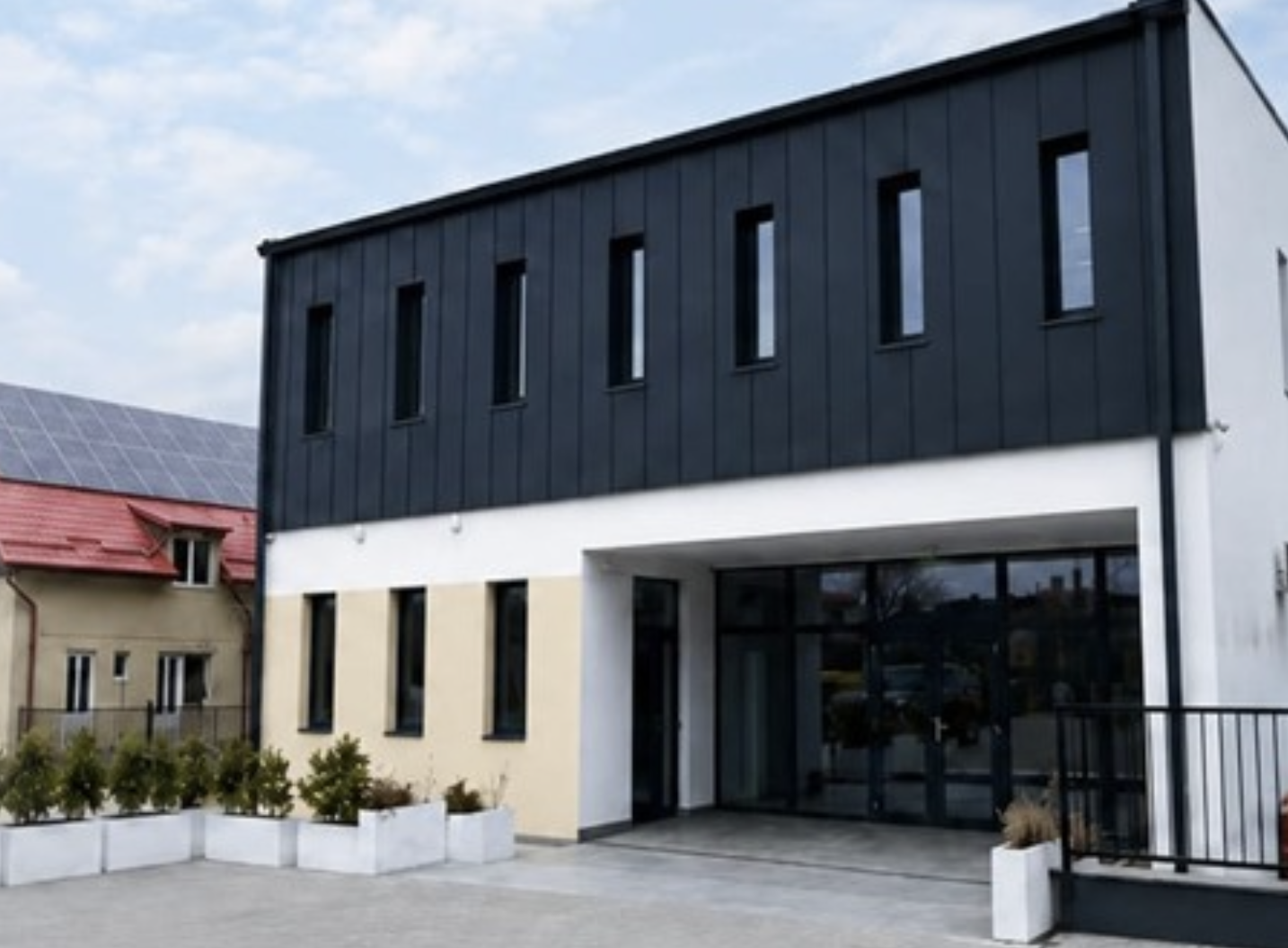 Primăria unei comune din Cluj se mută sâmbătă în clădire nouă. Ce se schimbă pentru oamenii care ajung acolo cu dosare, nunți sau probleme