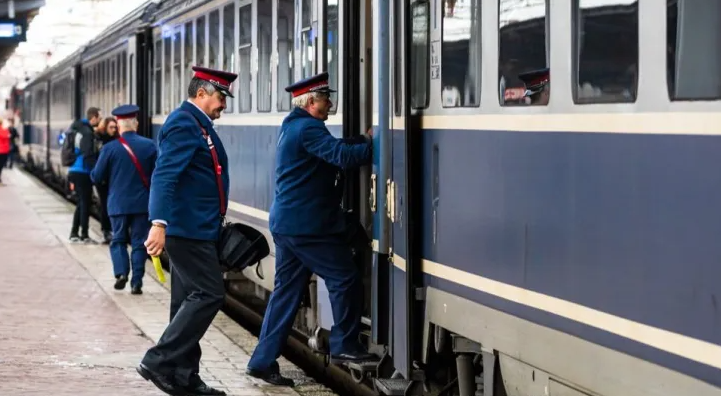 România, în pragul unui blocaj feroviar! CFR SA ar putea suspenda mersul trenurilor: „Fără bani, calea ferată nu poate funcționa”
