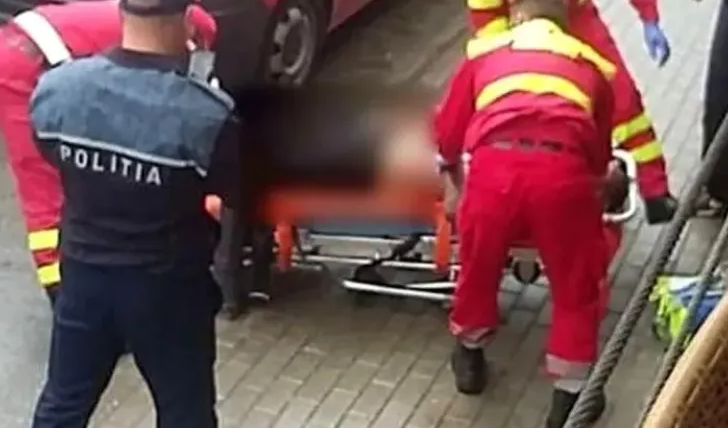 Și-a văzut mama atacată și a intervenit! Gestul disperat al unei fete de 13 ani pentru a-și salva mama
