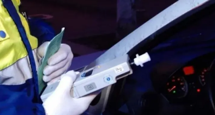 Un șofer a fost prins beat criță pe drumurile din Cluj! Avea o alcoolemie uriașă la volan
