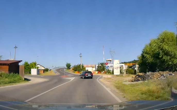VIDEO. El e cel mai nepriceput șofer din Cluj? A făcut o „românească” deși era deja în sensul giratoriu: „De ce să îți riști permisul pentru 2 metri?”