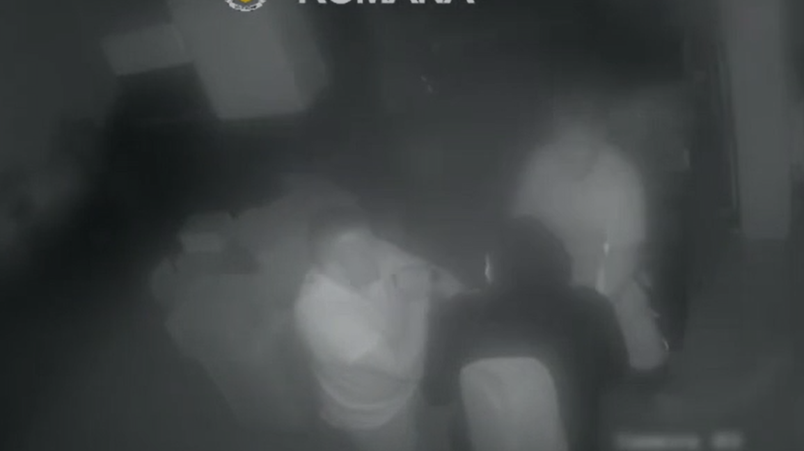 VIDEO. Hoț prins în flagrant de polițiști clujeni, la a treia „vizită”. Noaptea ca hoții: A dat lovituri două nopți la rând. Acum polițiștii îl așteptau