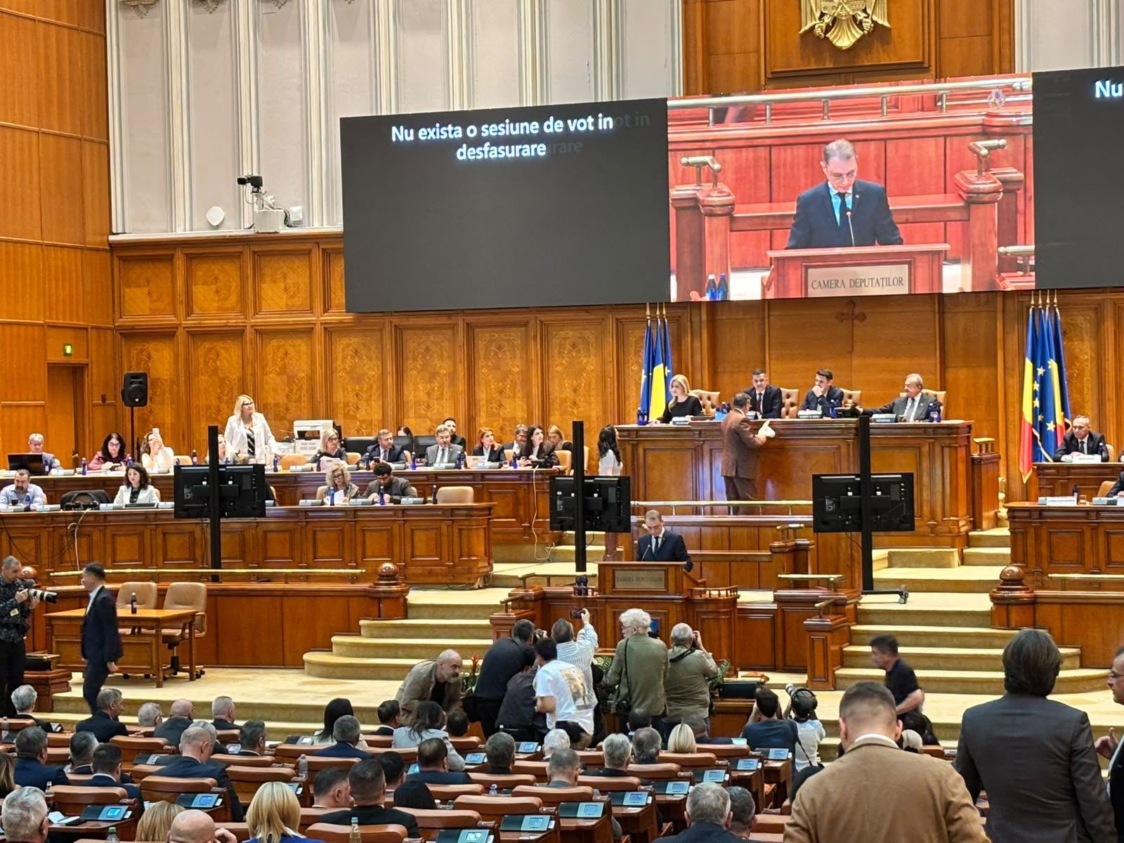 Guvernul Niculescu, la vot în Parlament. Premierul desemnat: „Suntem, poate, la sfârșitul unui ciclu istoric și la începutul altuia”. Principalele promisiuni