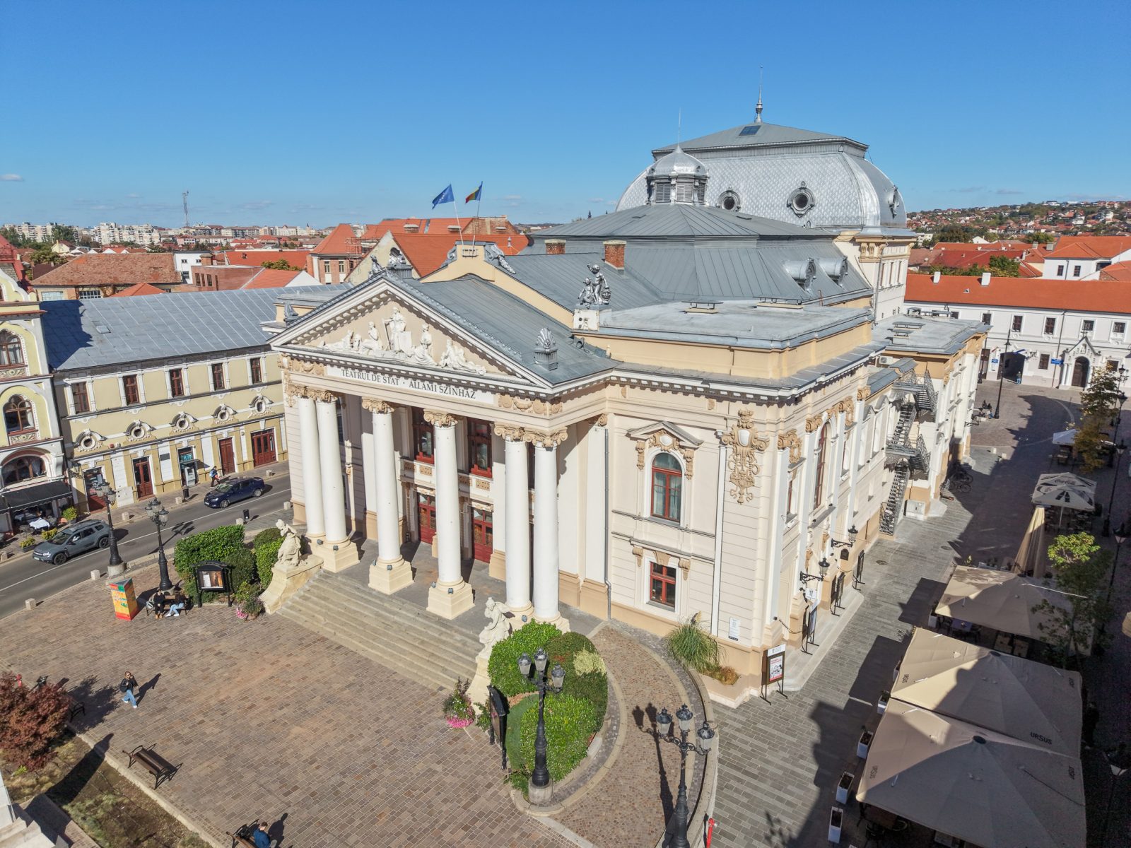 Lucrări finalizate | Fațada clădirii Teatrului de Stat din Oradea, reabilitată