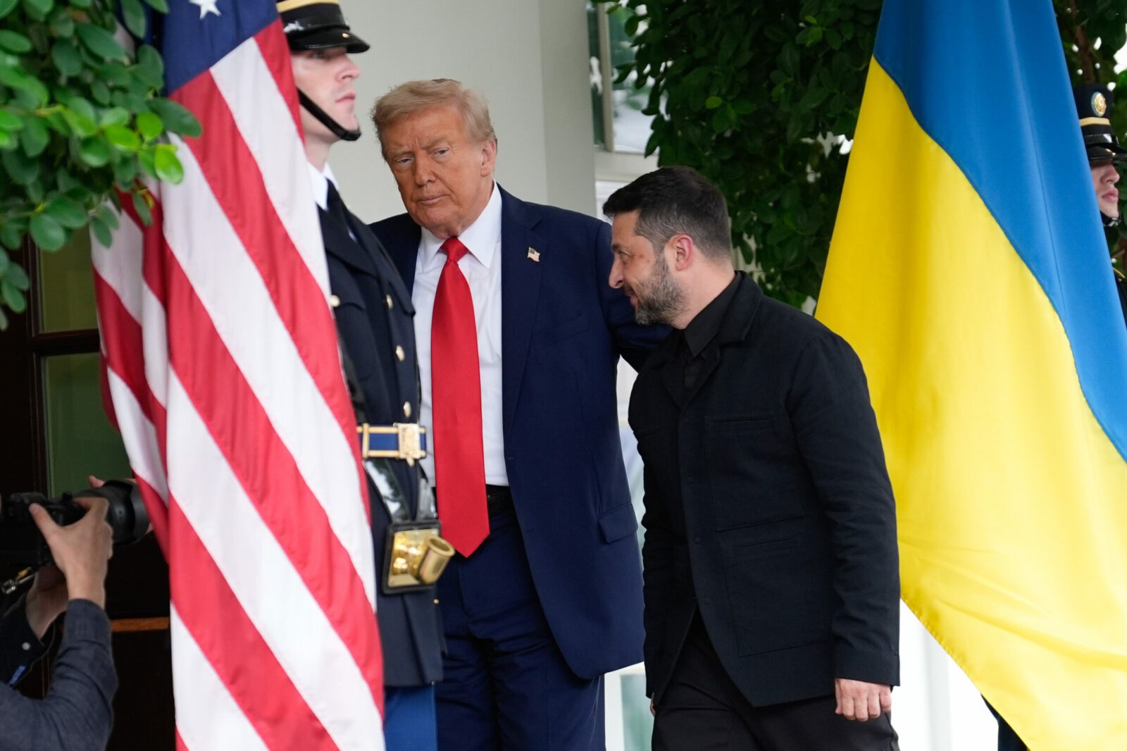 De ce s-a întors din nou Trump împotriva lui Zelenski