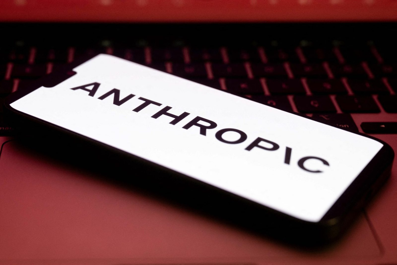 Reuters: Anthropic se pregătește de listarea la bursă. Compania ar putea ajunge la o valoare de peste 2.000 de miliarde de dolari