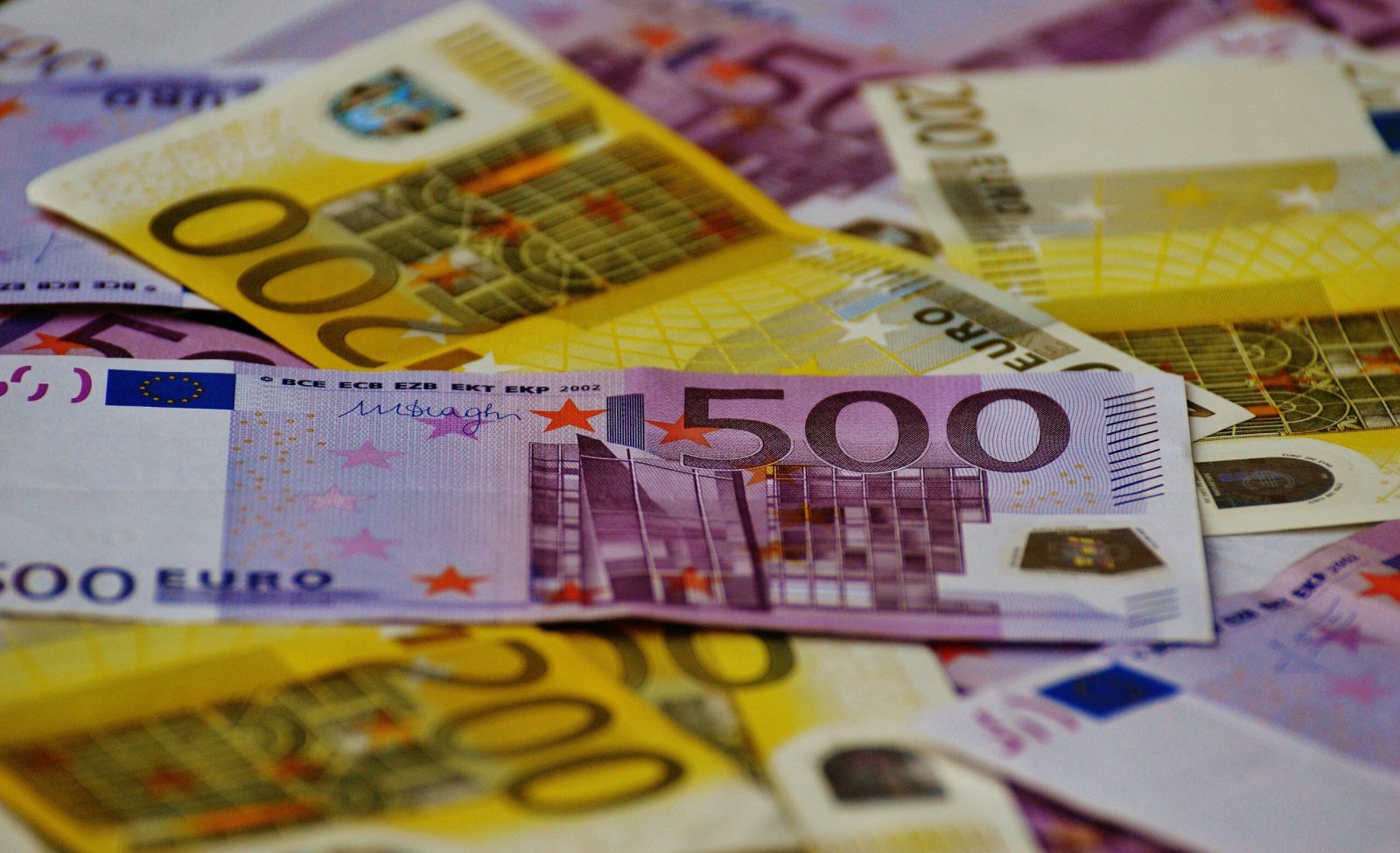 Greșeală uriașă la o bancă din Austria: un student a primit peste 120.000 de euro în loc de 12.900. Ce s-a întâmplat după ce s-a descoperit eroarea