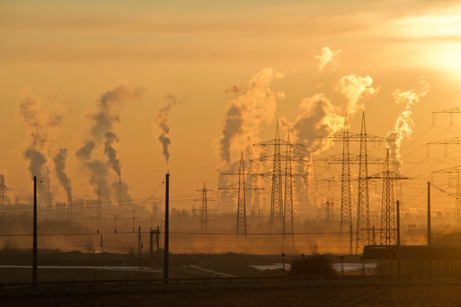 FMI avertizează că economia mondială se apropie de limita rezistenței. Rezervele de petrol scad, iar guvernele au tot mai puține soluții